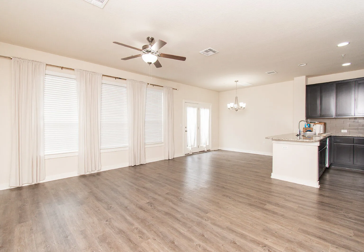 1101 E Parmer Ln — Photo 2