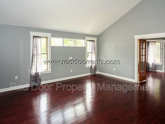 4th image of 752 N Miley Ave