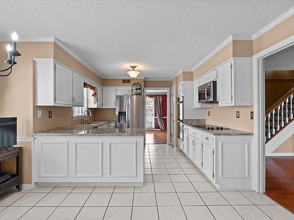 4th image of 7764 Cross Village Dr