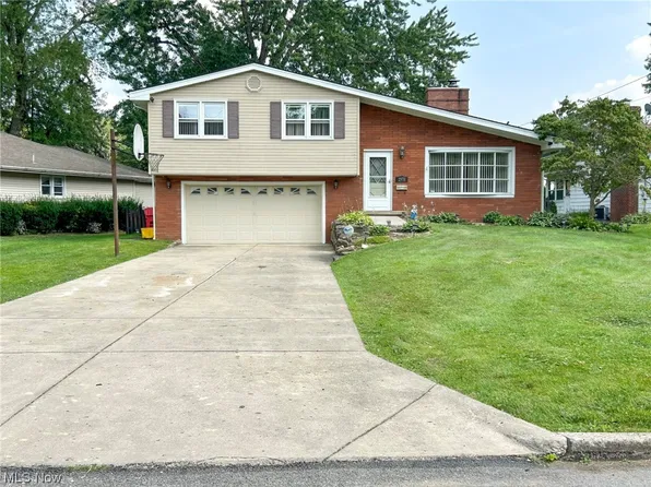 2971 Algonquin Dr, Poland, OH 44514