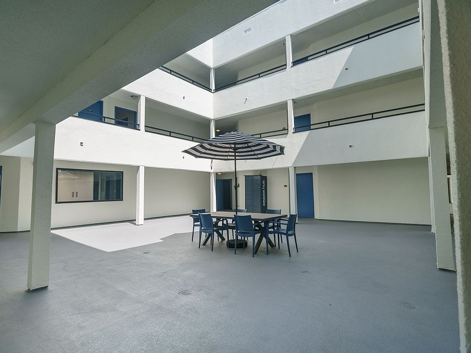 Building Photo 3