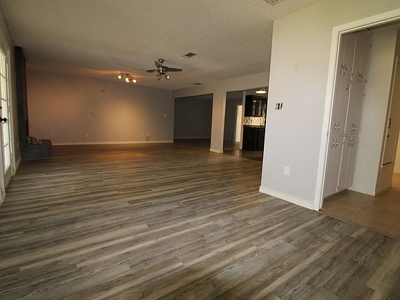 3rd image of 1111 Pecan Ave