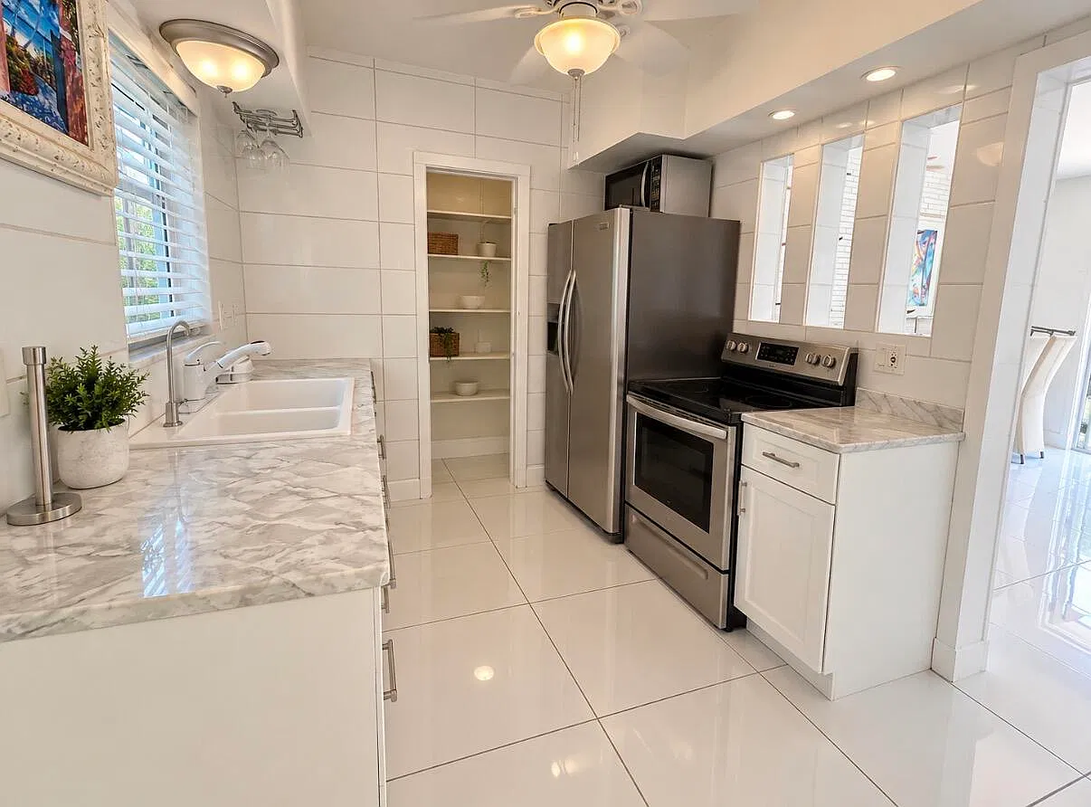 1 bed, 2.0 bath, 2937 sqft, $2,649 — Photo 4