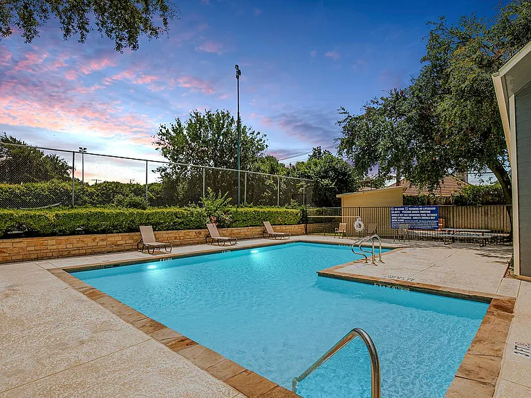 2730 Oak Tree Dr — Photo 3