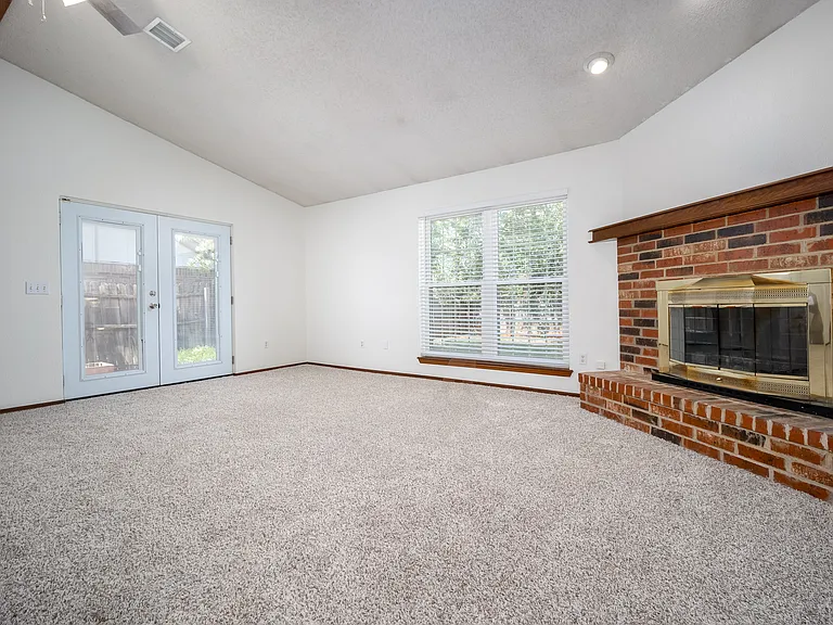 2605 Pennington Ave — Photo 6