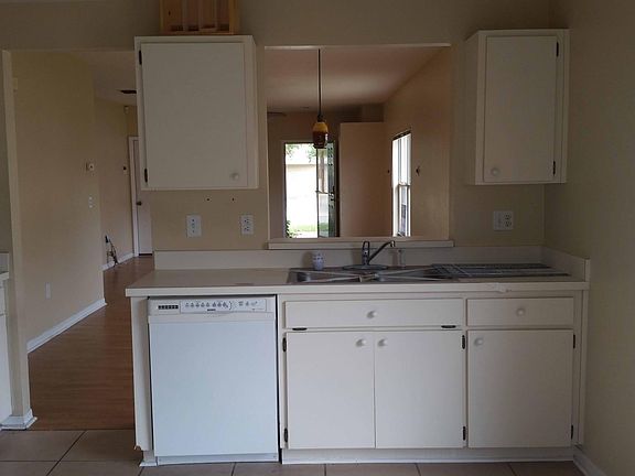 KITCHEN TOWARD LIVING ROOM