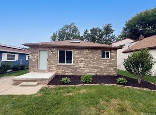 33522 Fernwood St, Westland, MI 48186