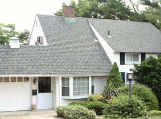 533 Sand Hill Rd, Wantagh, NY 11793