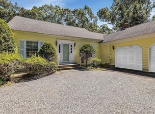 9 Oak Ln, Hampton Bays, NY 11946