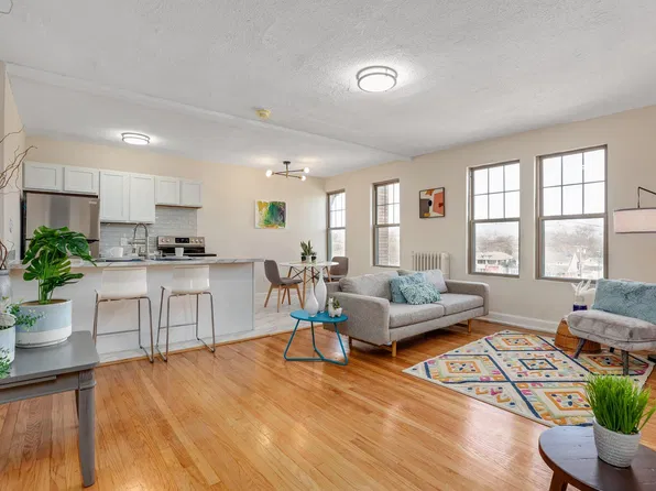 14841 Kercheval St Penthouse 1, Detroit, MI 48215