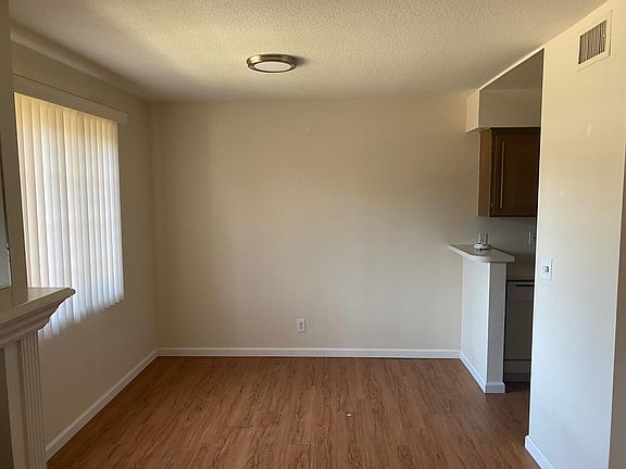 3rd image of 4144 Tujunga Ave #4144