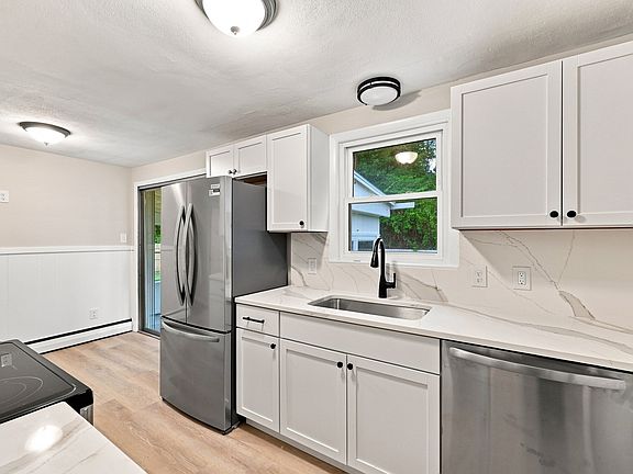 4th image of 46 Kay St
