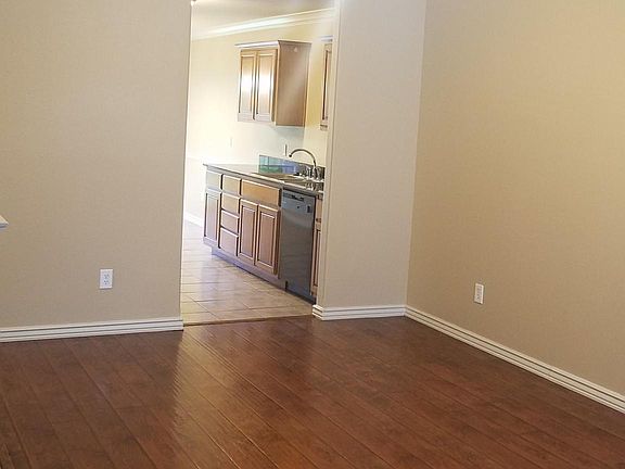 4th image of 866 Oakwood Ln
