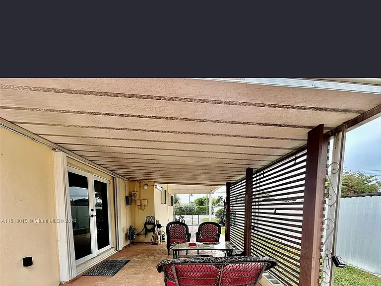 2911 SW 97th Ave — Photo 5