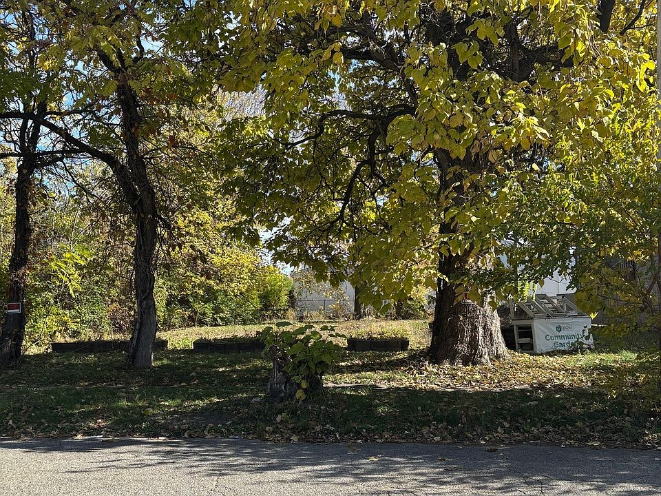 1st image of 2065 Yandes St