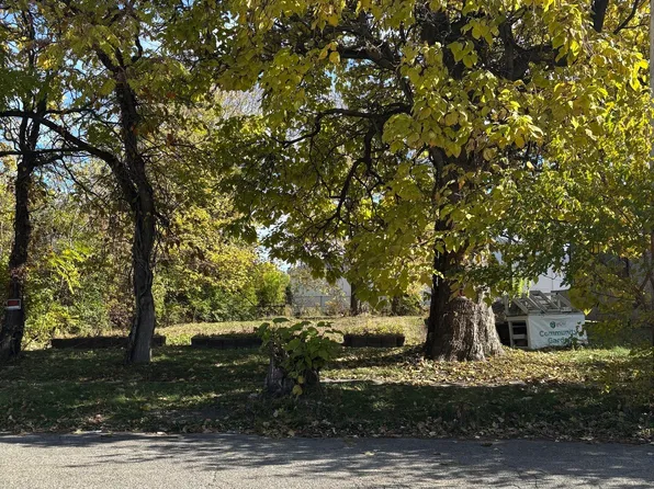 2065 Yandes St, Indianapolis, IN 46202