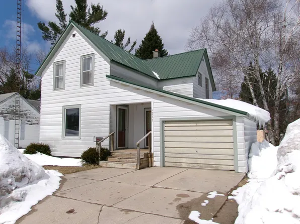 211 E McMillan Ave, Newberry, MI 49868