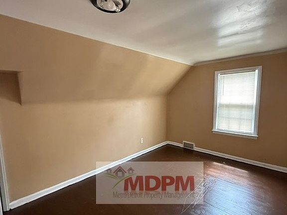 4th image of 16185 Pierson St