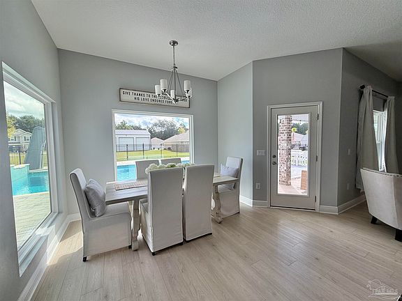3rd image of 115 Saint Stephens Ct