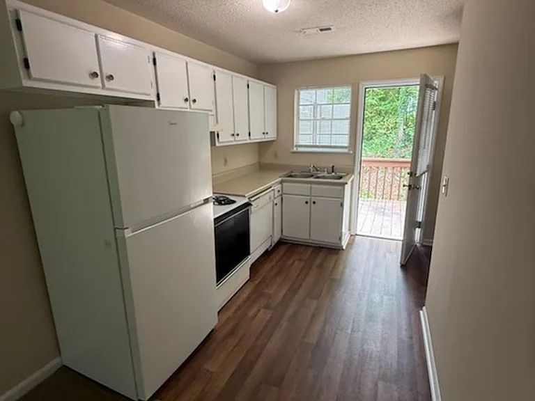 117 Reece Ct — Photo 2