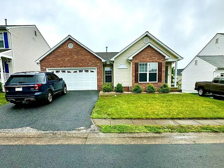 6 Ella Ct — Photo 1