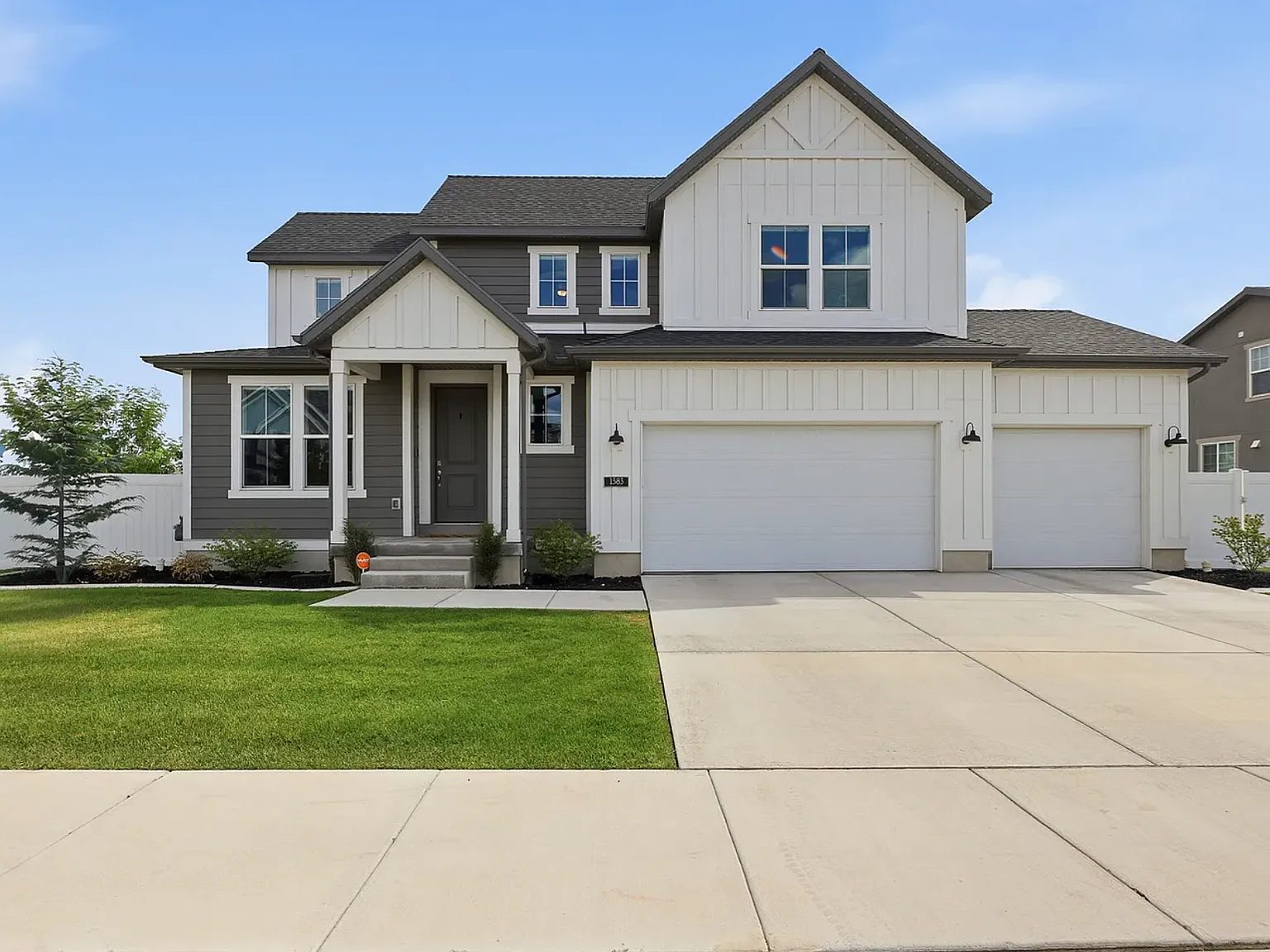 4 bed, 3917 sqft, $3,200 — Photo 2