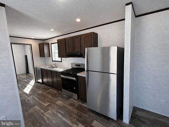 4th image of 12 Minton Dr