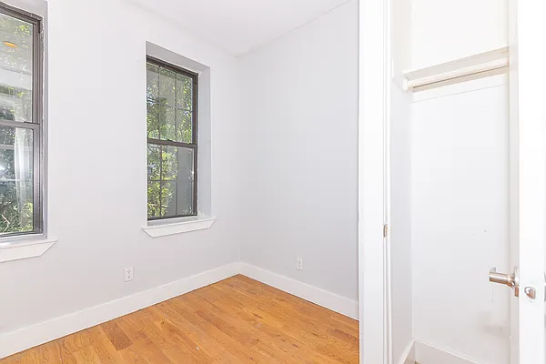 Rented by MySpaceNYC | media 24