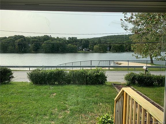 3rd image of 66 Lakeshore Dr E