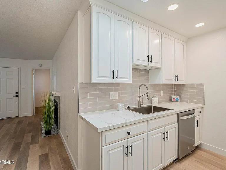 502 W Tonopah Dr #2 — Photo 6