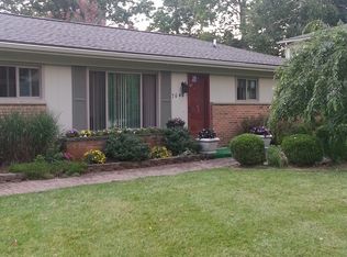 7040 Cottonwood Knl, West Bloomfield, MI 48322