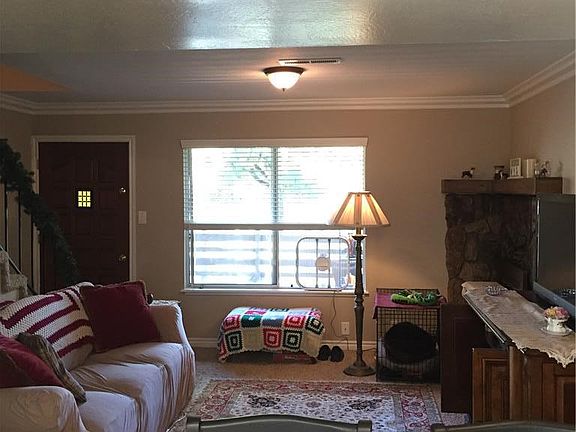 3rd image of 976 Lucerne Ln
