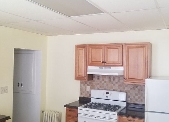 4th image of 517 Woodlawn Ave