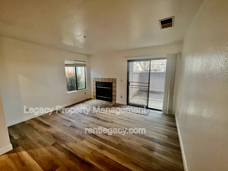 1801 Marshall Rd #411 — Photo 2