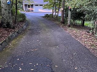 225 Mockingbird Hill Rd, Landrum, SC 29356