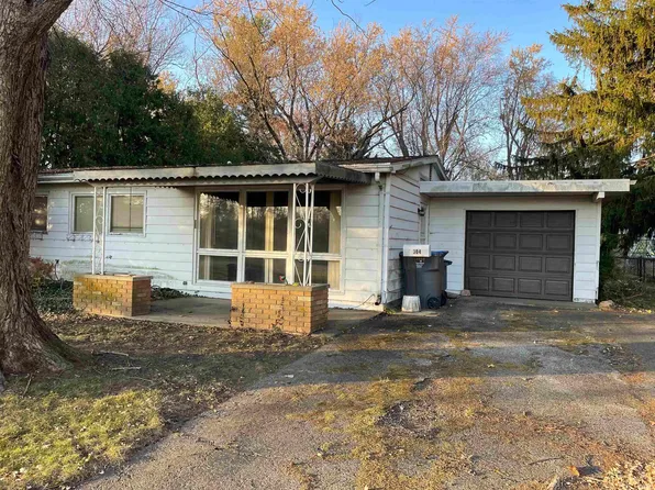 304 E Pickwick Dr, Syracuse, IN 46567