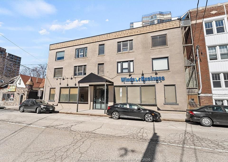 1st image of 554 Pitt St W #552