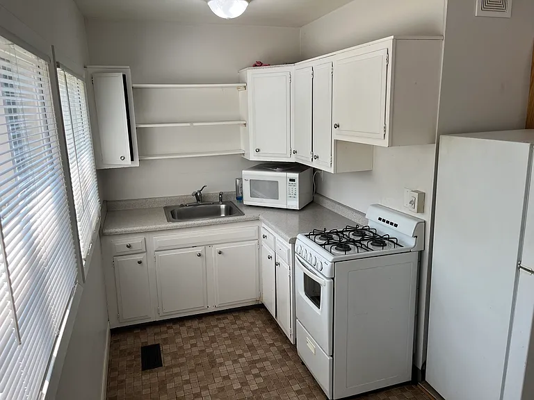 510 W Broadway St #3 — Photo 15