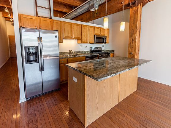 5th image of 360 W Illinois St APT 527
