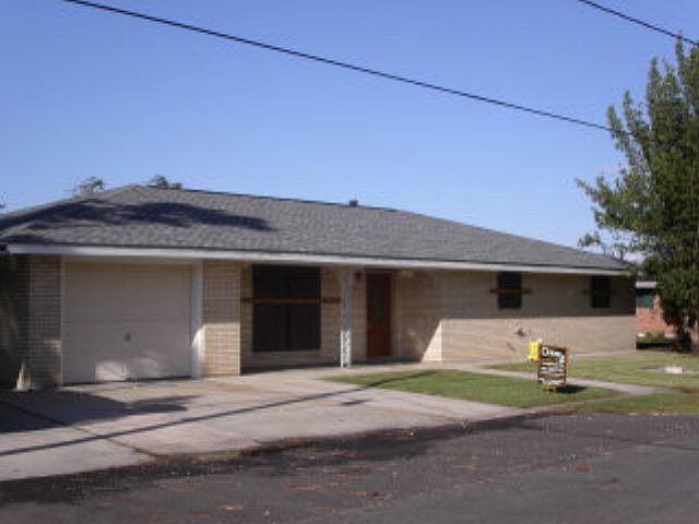 2nd image of 224 W 54th St