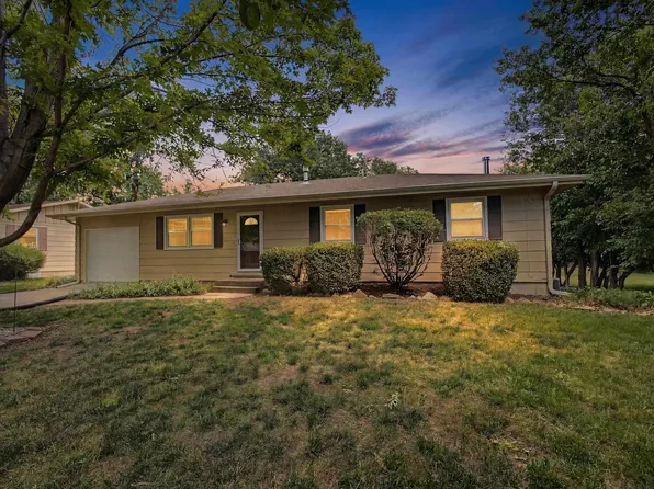 1900 Dogwood Dr, Manhattan, KS 66502
