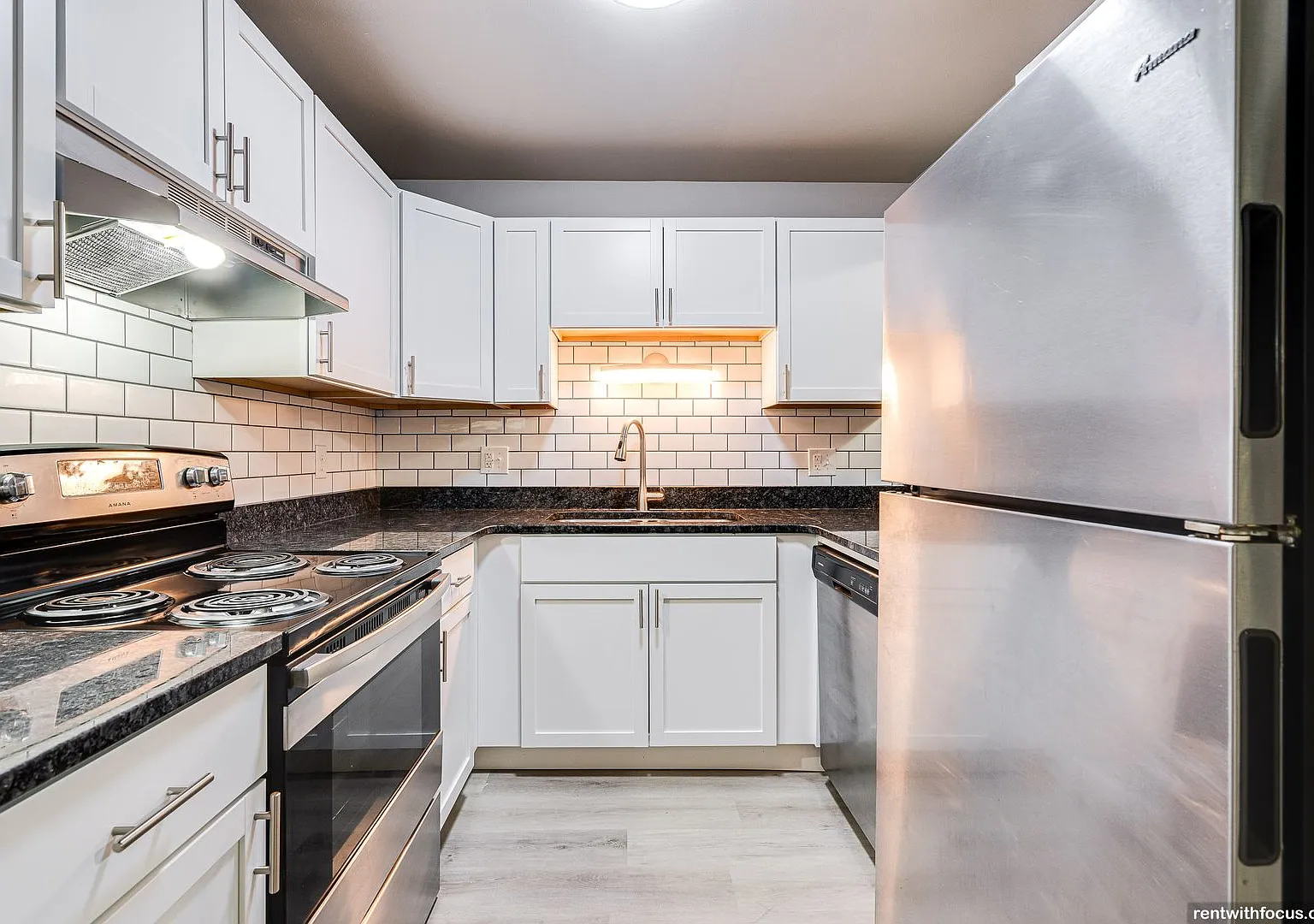 Camelot Court Apartments (Calumet Terrace) — Photo 1