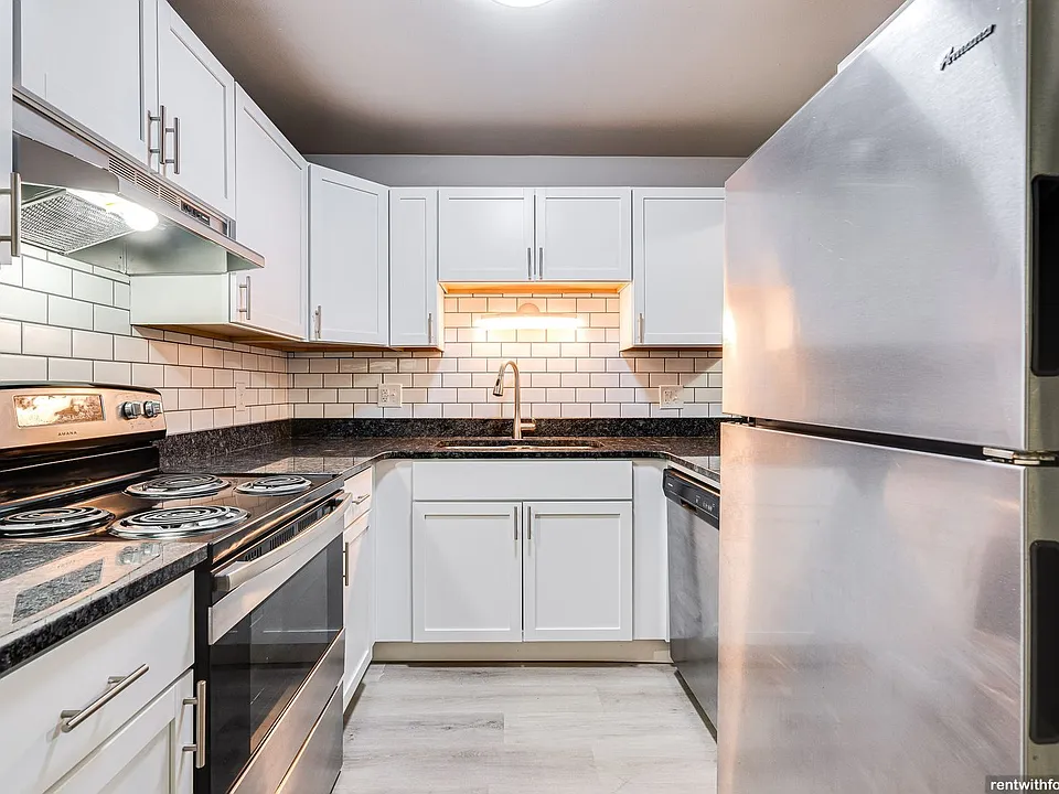 Camelot Court Apartments (Calumet Terrace)