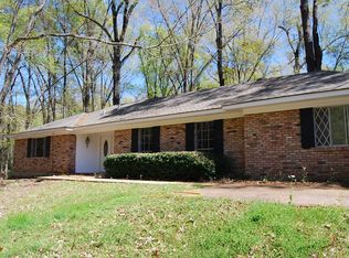 104 Live Oak Dr, Natchez, MS 39120
