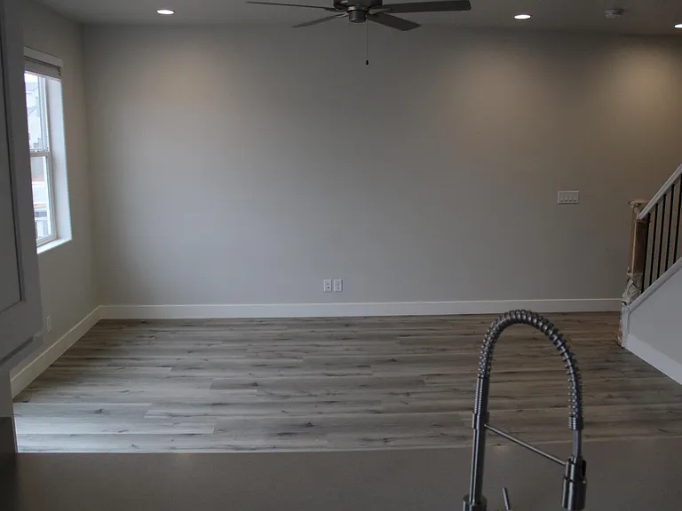 574 E Goldline Dr — Photo 3