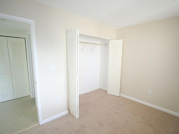 4th image of 9843 Nob Hill Ln
