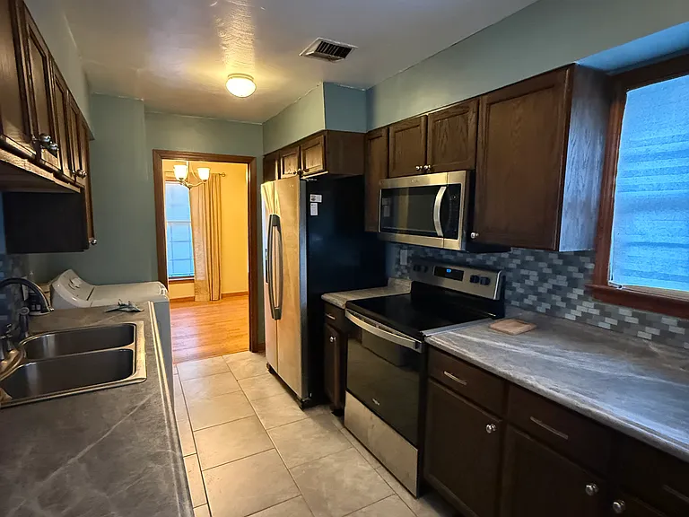 3515 W Deerwood Ave — Photo 2