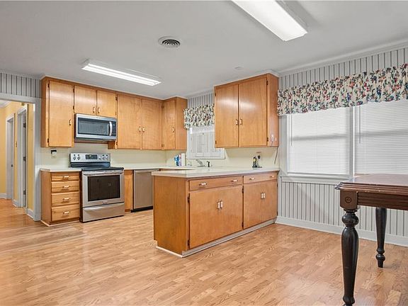 5th image of 1802 Shirley Park Pl