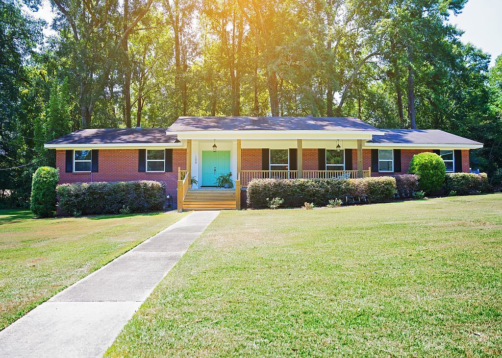 106 Mandalay Dr - Property Image