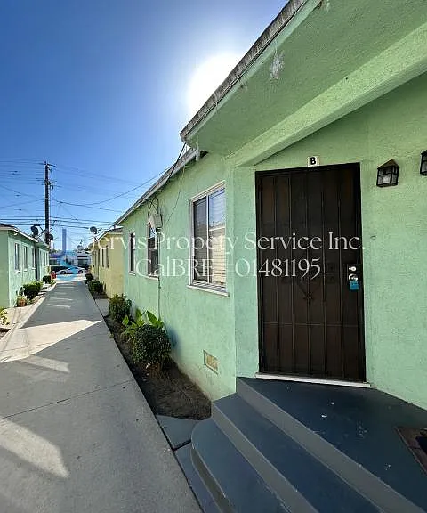 6017 Pine Ave #B — Photo 1